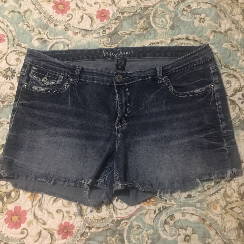 Ariya jean shorts.   Size 20.